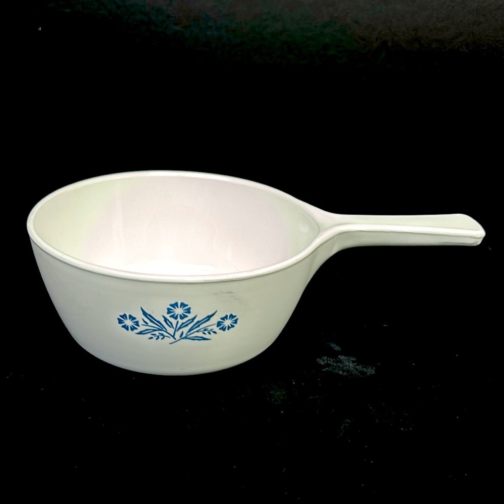 Vintage Corning Ware  3 cup “ Cornflower” sauce-pot Canada